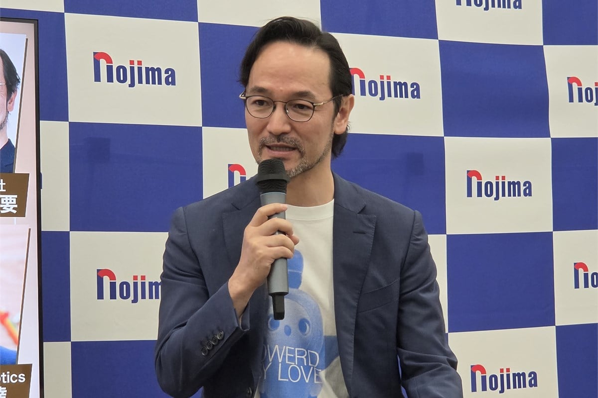 GROOVE X代表取締役社長の林要氏。人との信頼関係を育てる関係形成型フィジカルAIの可能性を語り、見た目のかわいらしさに加えて内部の神経系や非言語の反応を重視すると説明しました。