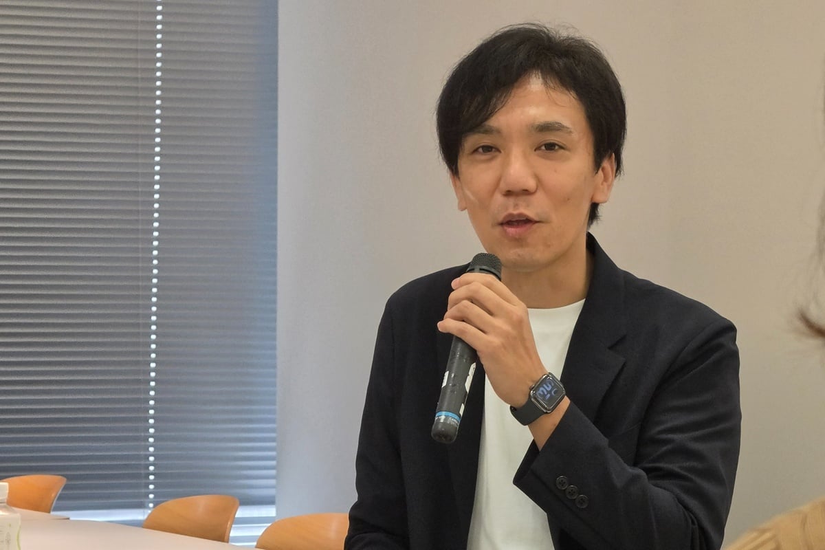 LIXIL CX部門 ショールーム統括部 統括部長の岩根聡太郎氏。これまでの商品を比較・選定するショールームから、「理想の暮らしを共に考えるパートナー」へと役割を広げる今回のリニューアルについて語った。
