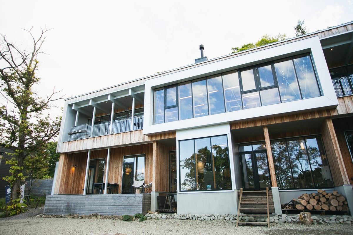 「山郷」の商業棟