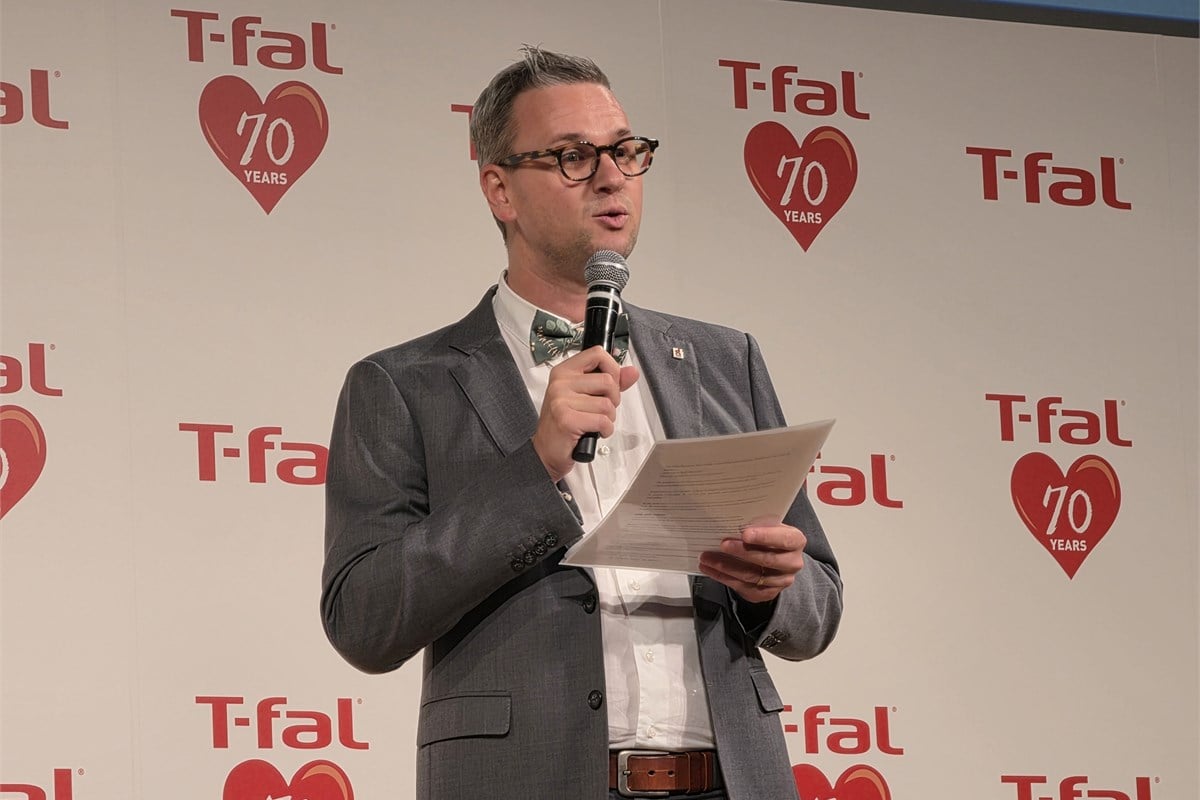グループセブ ジャパン代表取締役社長ジュリアン・メジャー氏。70周年を「新たな成長へのスタート」と位置づけ、炊飯器など新カテゴリーへの挑戦と、若い世代との接点拡大を今後のテーマに掲げた。