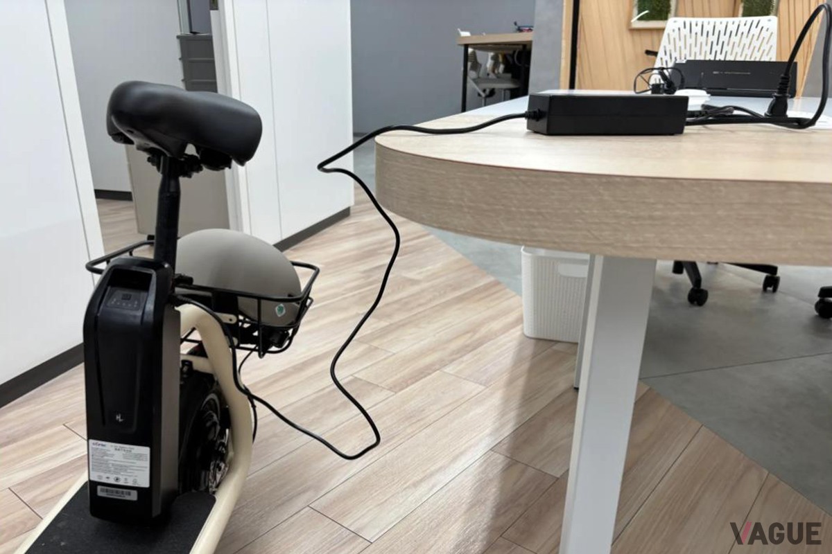 車体にバッテリーを取り付けたままでも充電可