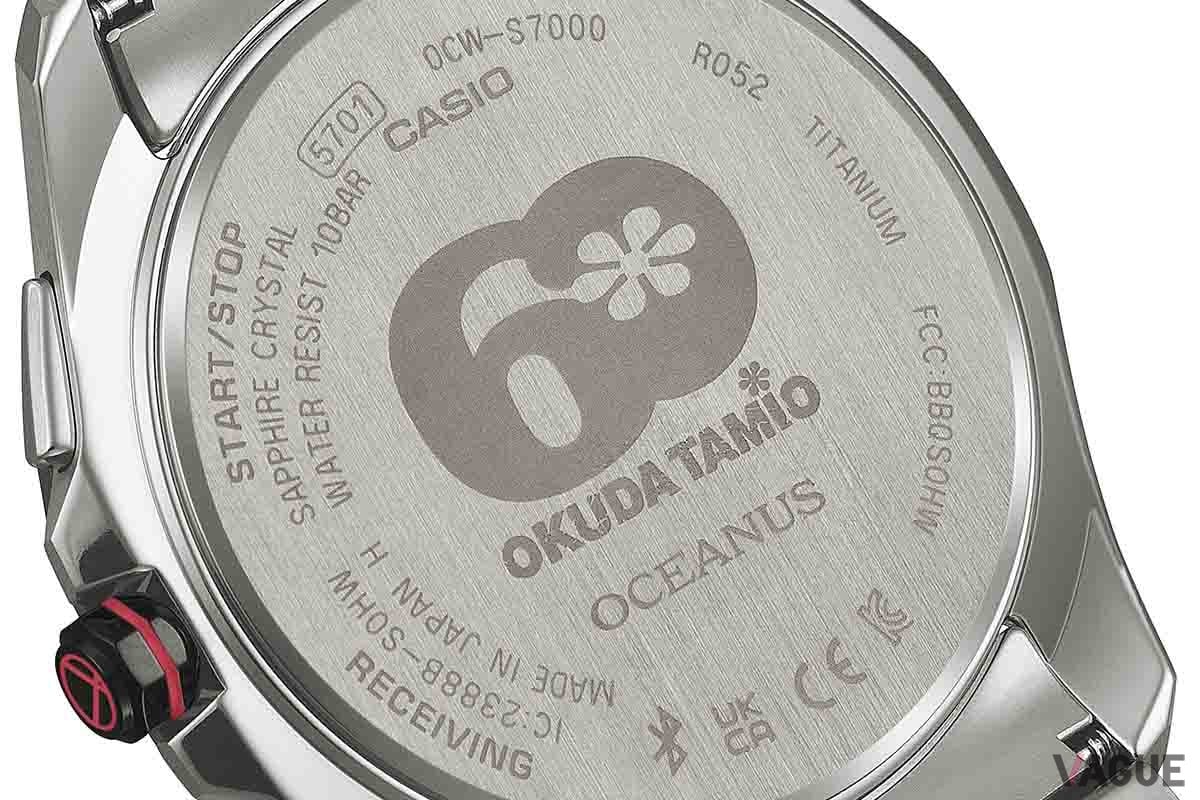 ケースバックも「60」のスペシャルロゴを