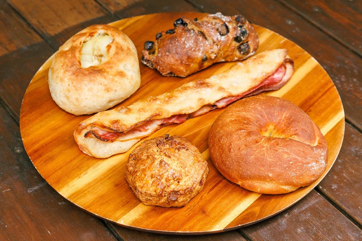 BEAVER BREADの個性豊かなパン。じゃがバター、ノアレザン、ベーコンのパン、スコーン、ふわもちベーグル