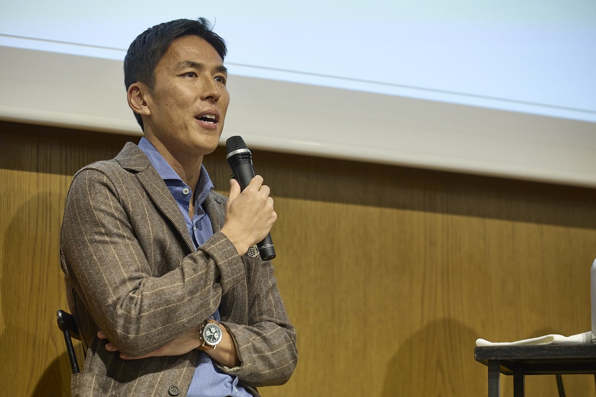 ジンの魅力を語る長谷部誠氏。（© keita takahashi）