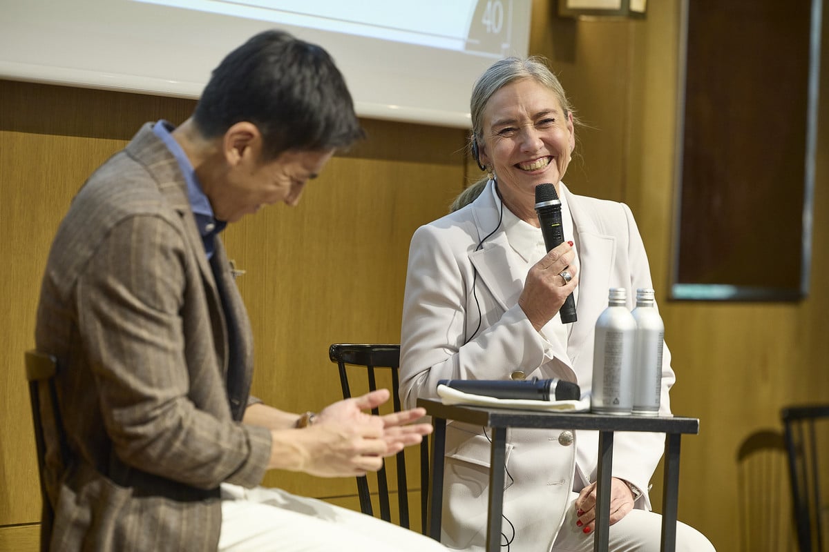 トークを交わすリヒター氏と長谷部氏。（© keita takahashi）