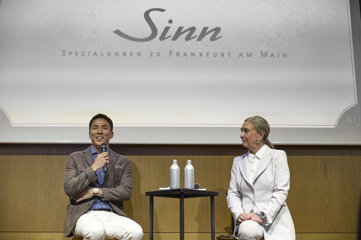 ステージでトークを繰り広げる長谷部氏とリヒター氏。