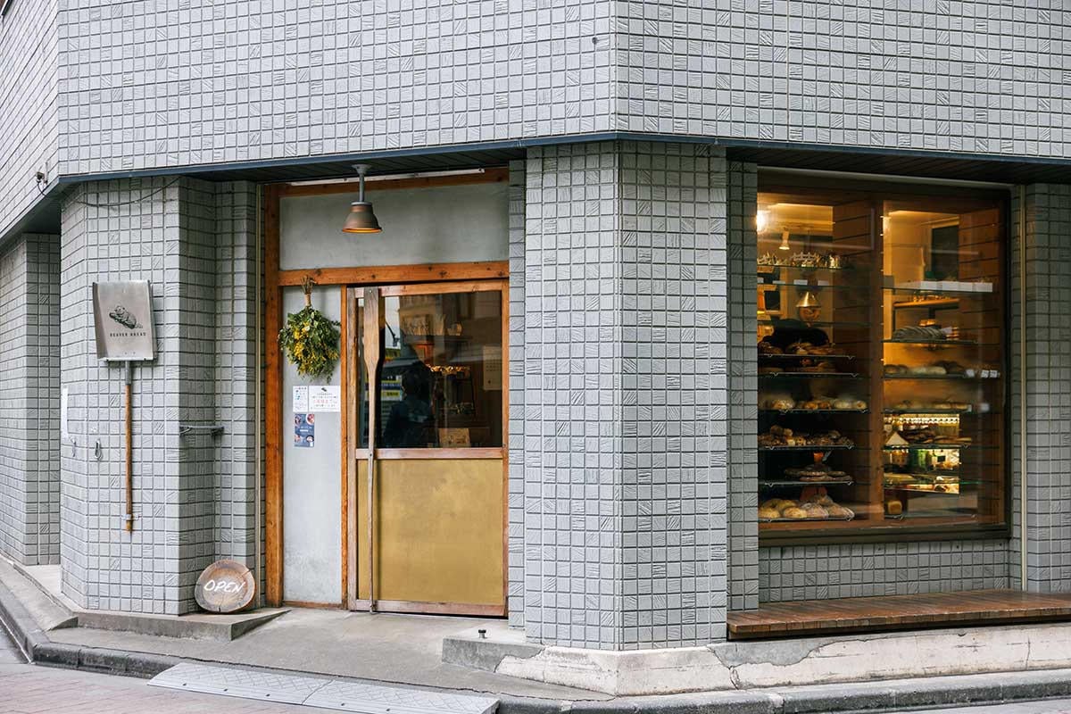 東日本橋のビルの一角にあるBEAVER BREADの外観