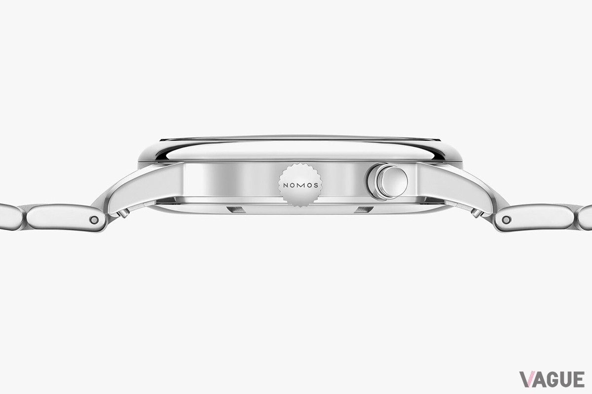 ケース厚9.9mmという薄型の設計も特長のひとつ。すぐれた装着感でもちろんシーンを問わずに愛用したくなる