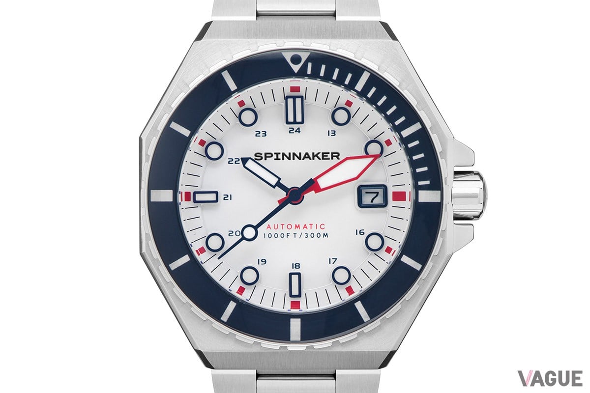 「Regatta White」／ボートレースから着想し、船体をイメージしたホワイトのダイヤルにブルーのベゼル