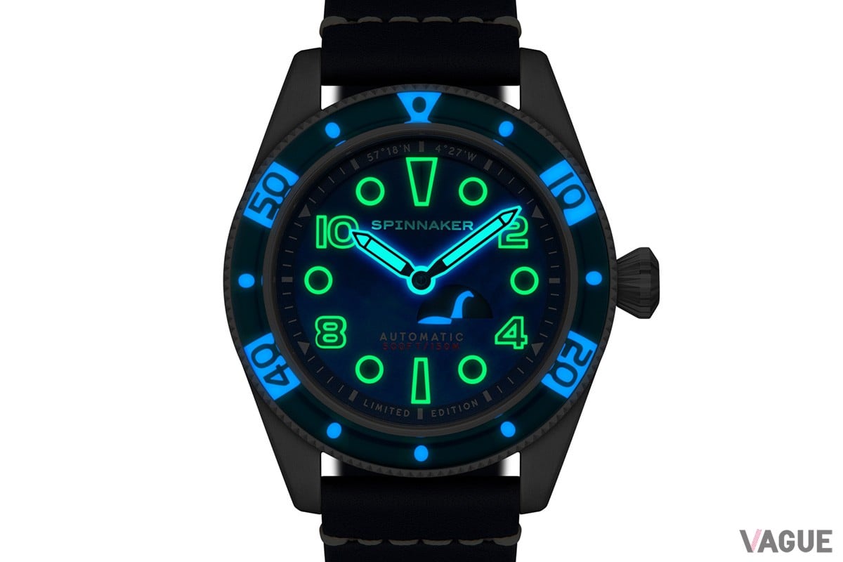 針の裏側にも蓄光を施しているのがポイント。わずかな光がダイヤルの“湖面”を照らす演出だ