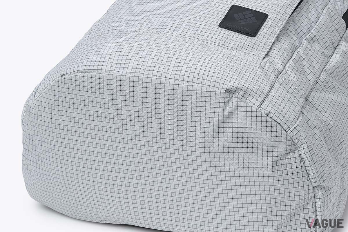 外面に210D Robic Xgrid WH Extreema R／Sを使用し、軽量ながら高い耐久性と弾性率を実現