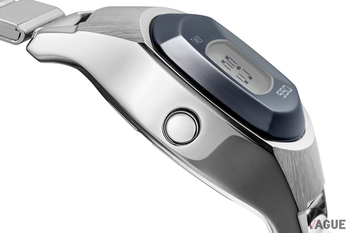 当時の技術的な制約で厚みがあるケースだがそこもまた愛すべきポイント