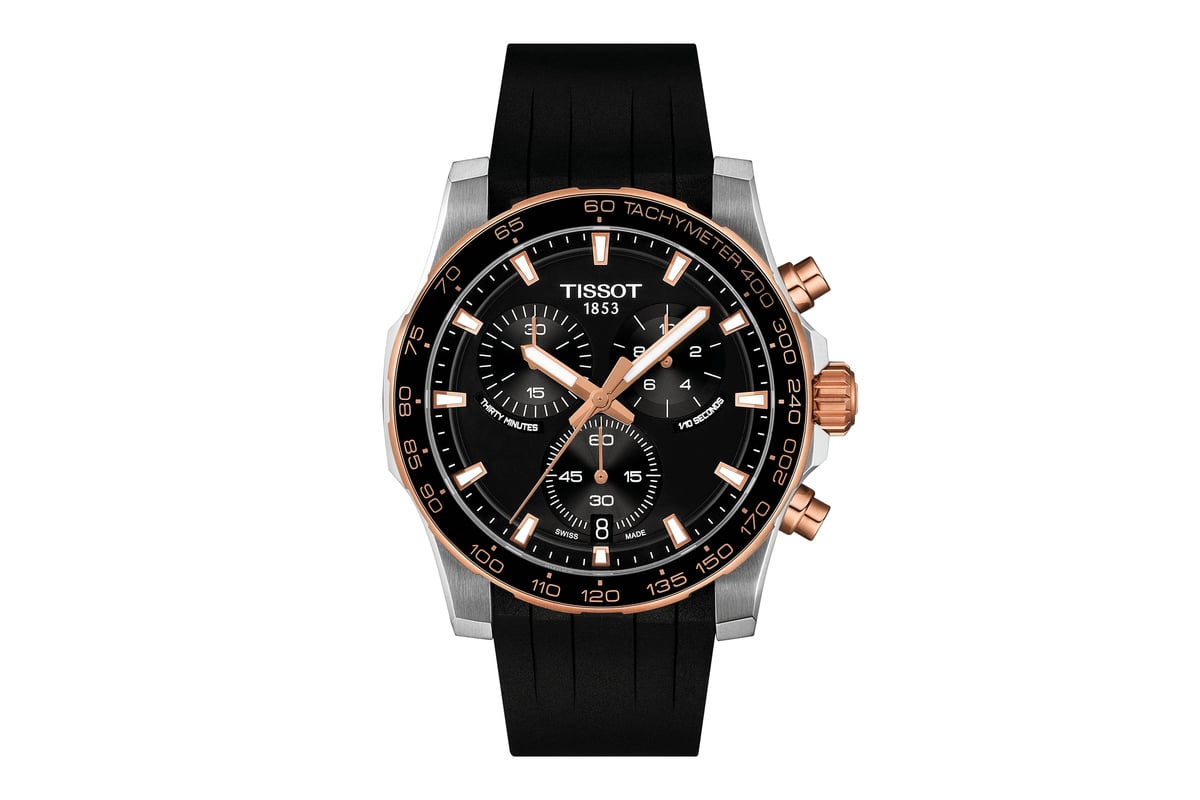「ティソ スーパースポーツ クロノ 42mm」のT125.417.27.051.00（7万8100円 消費税込）。ゴールド×ブラックの力強い表現。