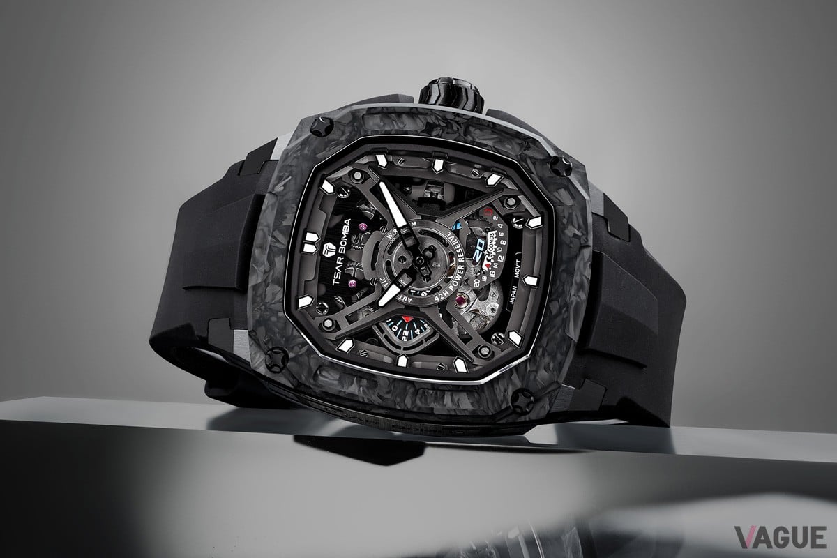 カーボンとスケルトンが描く力強い存在感を示す新作ウォッチ「DARK MATTER」