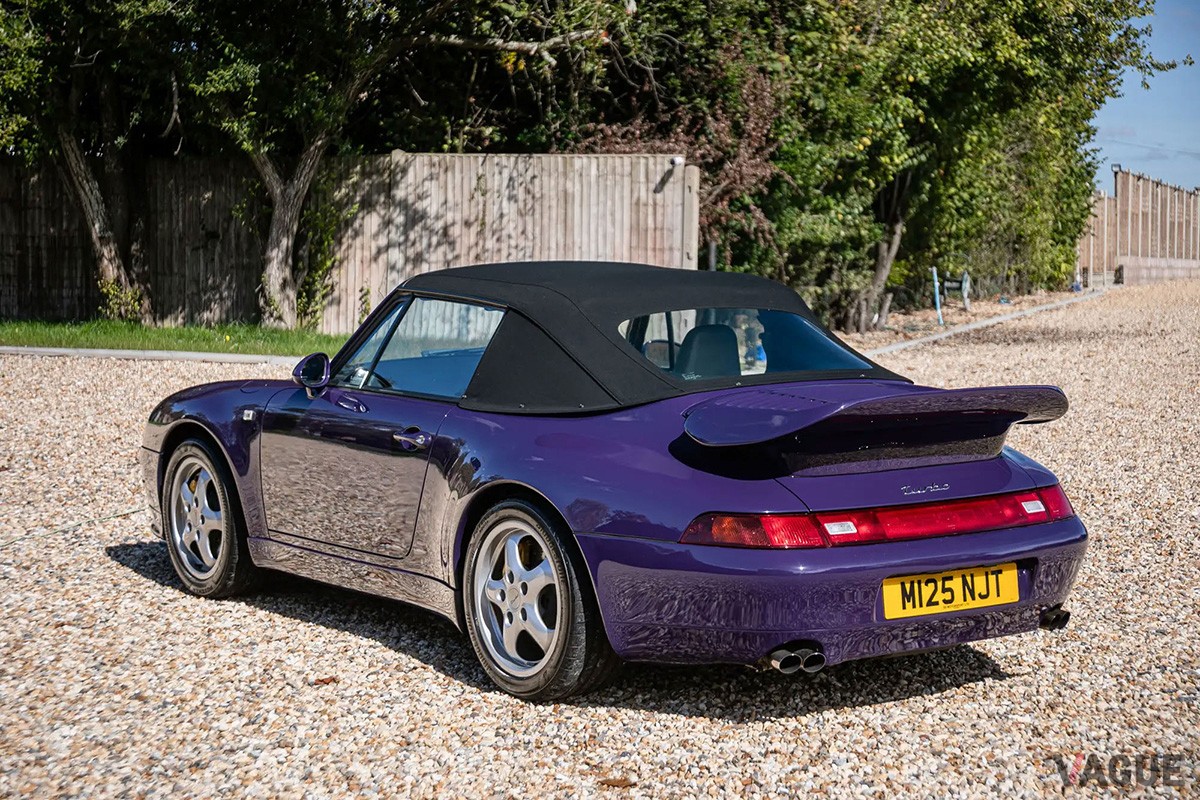 イギリスのオークションに出品された希少な993型「911ターボ カブリオレ」（C）Iconic Auctioneers