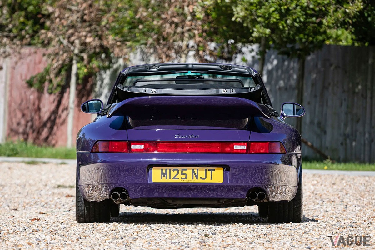 イギリスのオークションに出品された希少な993型「911ターボ カブリオレ」（C）Iconic Auctioneers