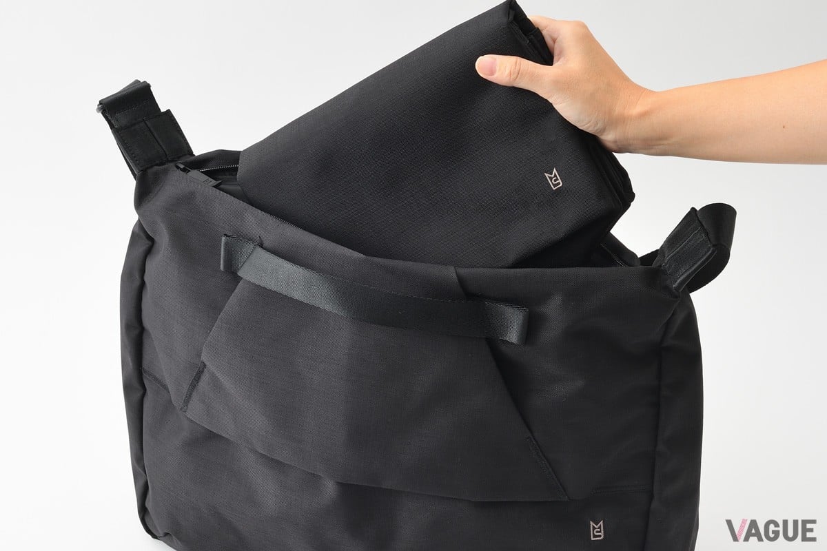 バッグ本体もショルダーストラップを外してインバッグとして使用可能