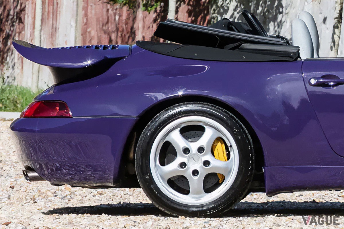 イギリスのオークションに出品された希少な993型「911ターボ カブリオレ」（C）Iconic Auctioneers