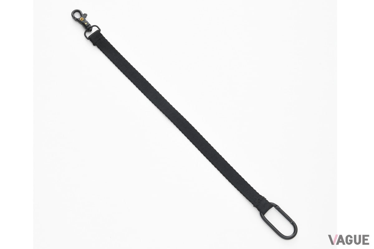 付属のセキュリティストラップ（カラビナ付き）は取り外しできる