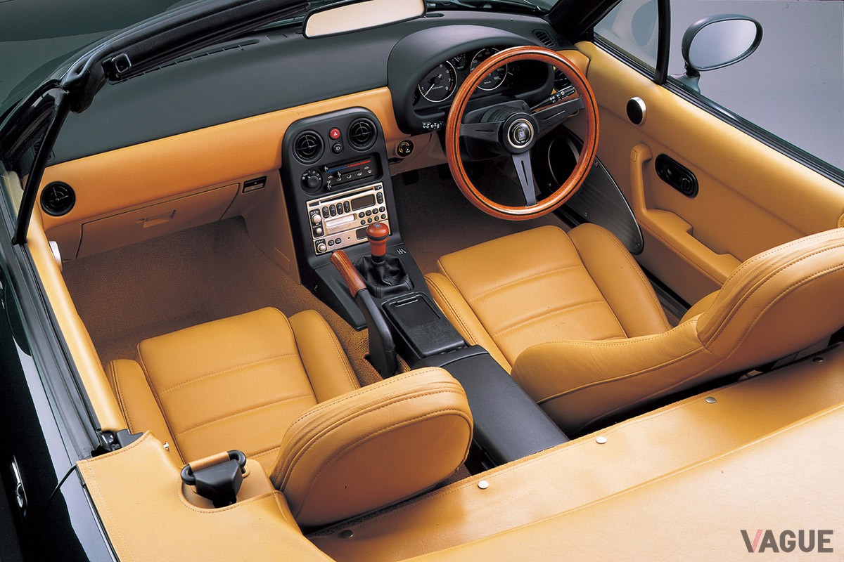 1990年に登場し、クラシカルなスタイルで人気を得た「Vスペシャル」。タンカラーのレザーシートやウッドパーツなどを備える