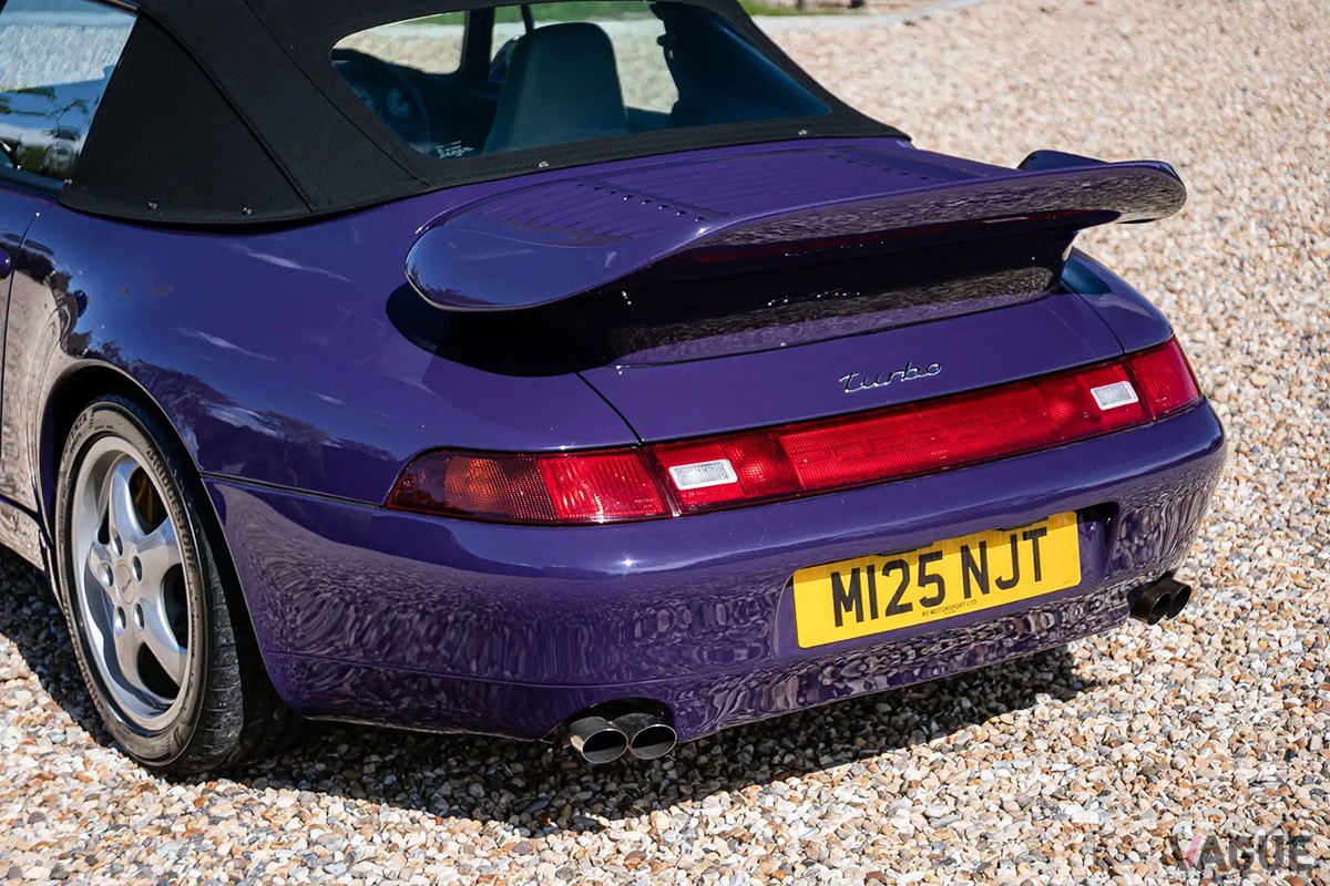 イギリスのオークションに出品された希少な993型「911ターボ カブリオレ」（C）Iconic Auctioneers