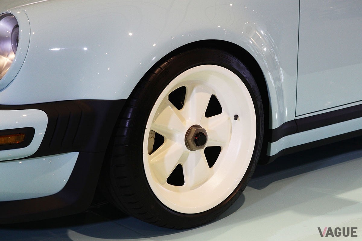 シンガー・ヴィークル・デザインが手がけた「ポルシェ911カレラクーペ リイマジンド バイ シンガー」