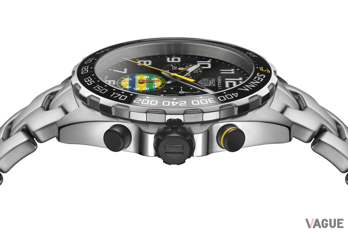 アルミニウムインサートのブラックのタキメーターベゼルには“SENNA”の文字と、12時位置にイエローの“S”ロゴが刻印