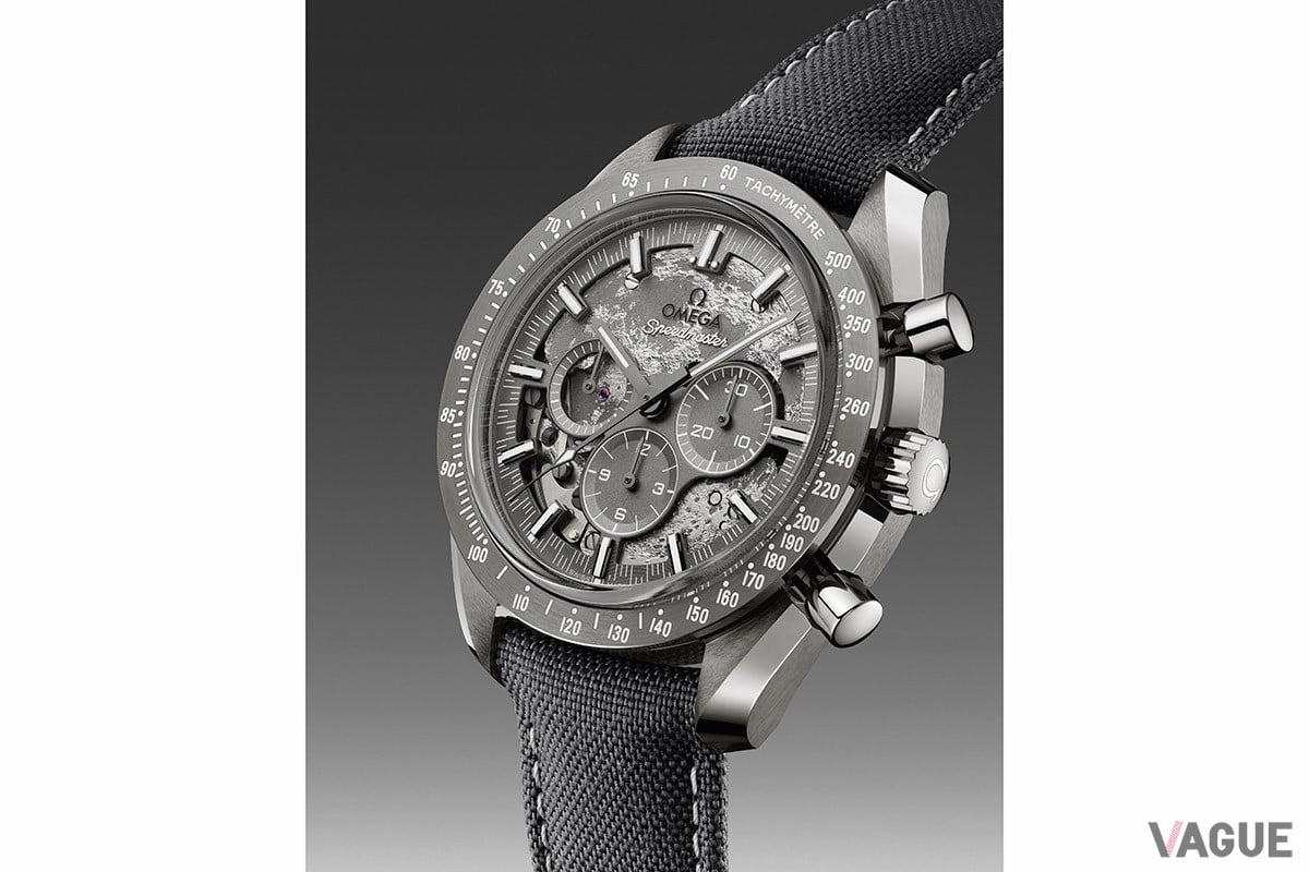 ケースやインダイヤル、針まで全てブラックで統一した「Ref.310.92.44.51.01.003」（226万6000円  消費税込）。内蔵するコーアクシャル マスタ ー クロノメーター Cal.9900 もブラックエディションを採用