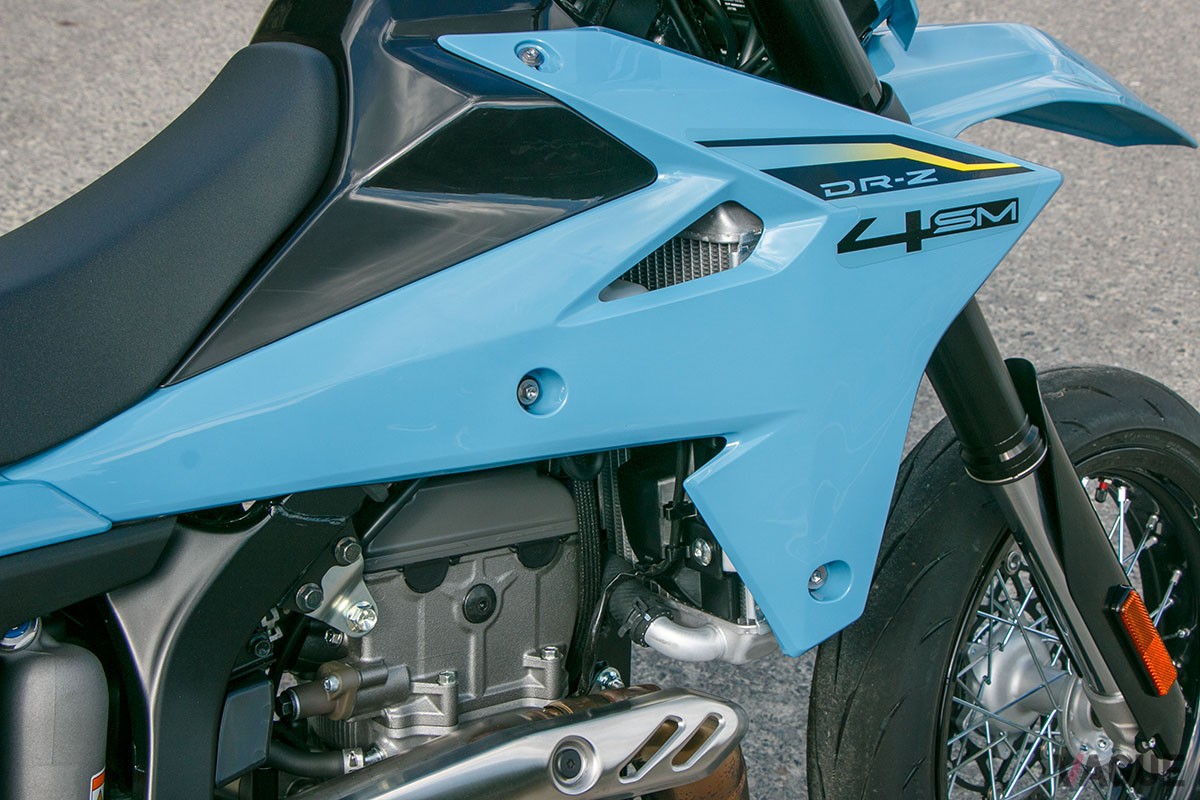 スズキ「DR-Z4SM」