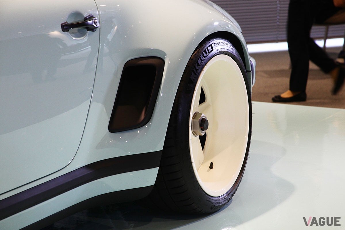 シンガー・ヴィークル・デザインが手がけた「ポルシェ911カレラクーペ リイマジンド バイ シンガー」