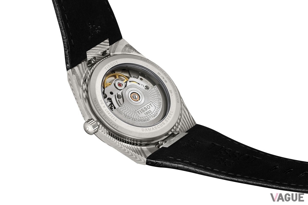 心臓部には最長80時間という驚異的なパワーリザーブを誇る、ムーブメント・パワーマティック 80を搭載