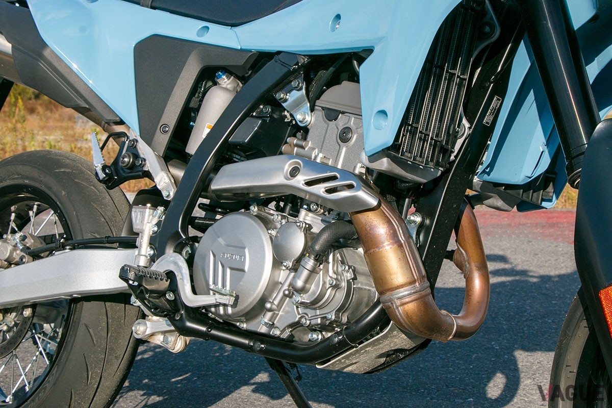 スズキ「DR-Z4SM」