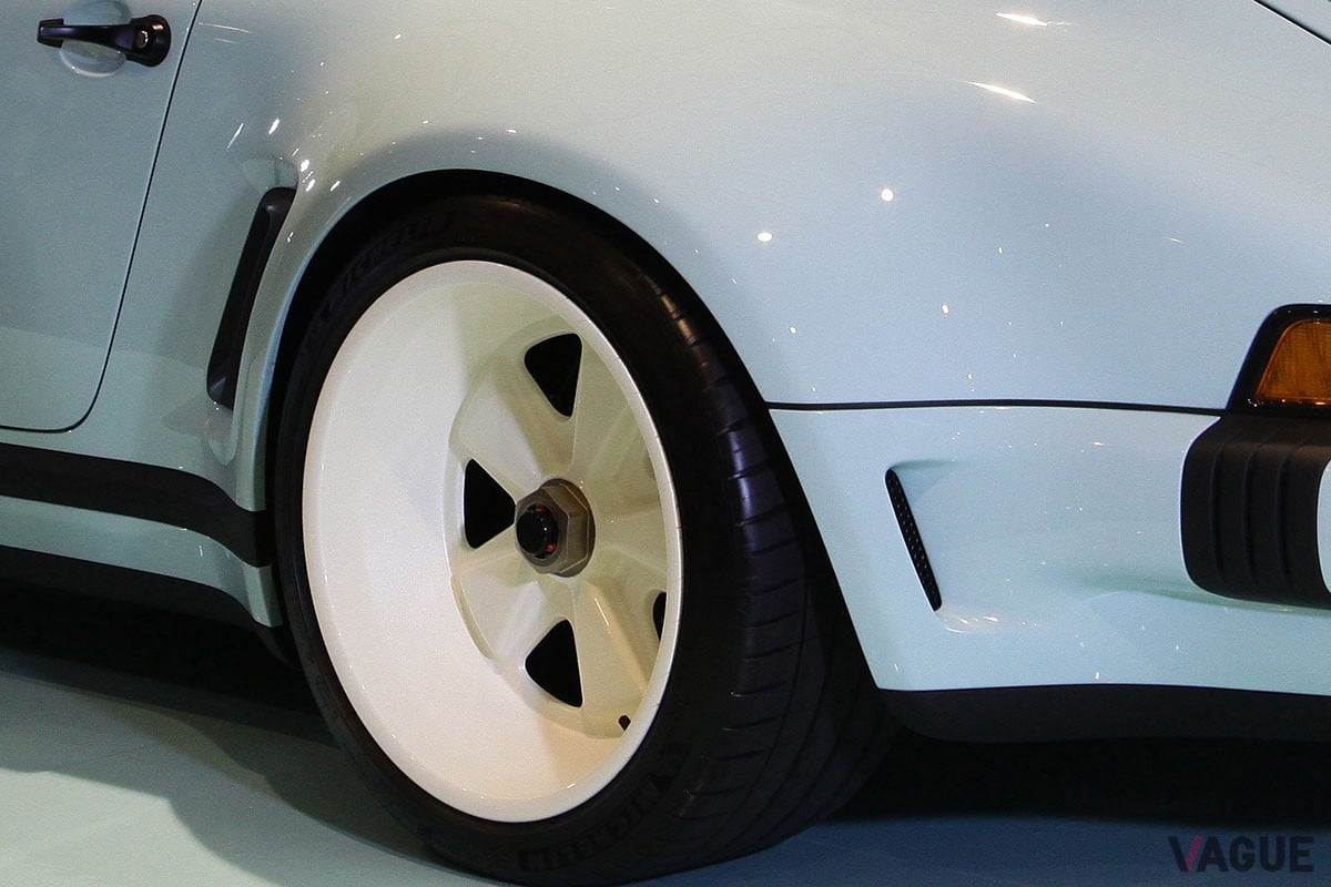 シンガー・ヴィークル・デザインが手がけた「ポルシェ911カレラクーペ リイマジンド バイ シンガー」