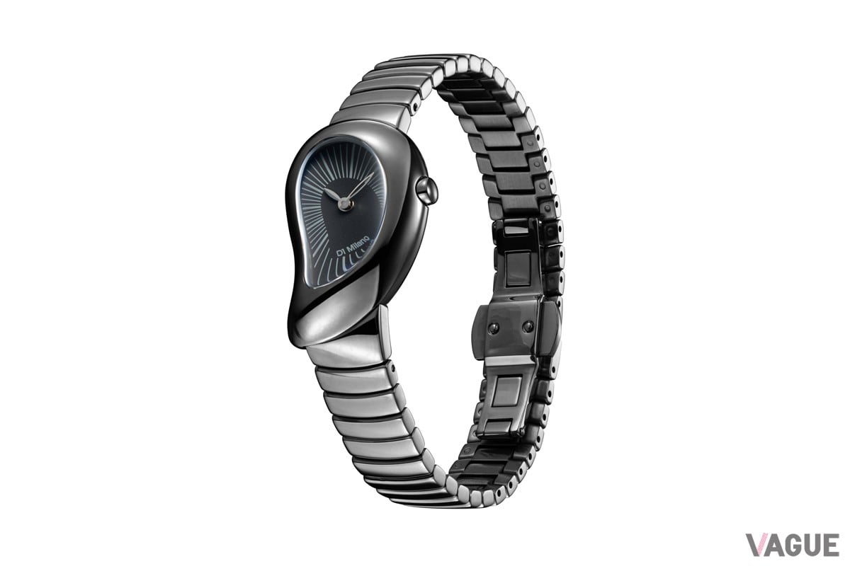 黒の静けさと金属の冷たさが溶け合うような、ブラックPVD加工を施したステンレススチールケース