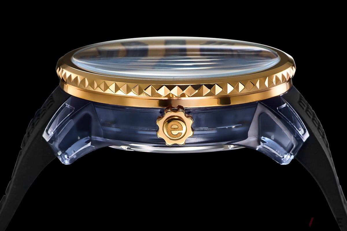 テンデンスらしい大胆なケース