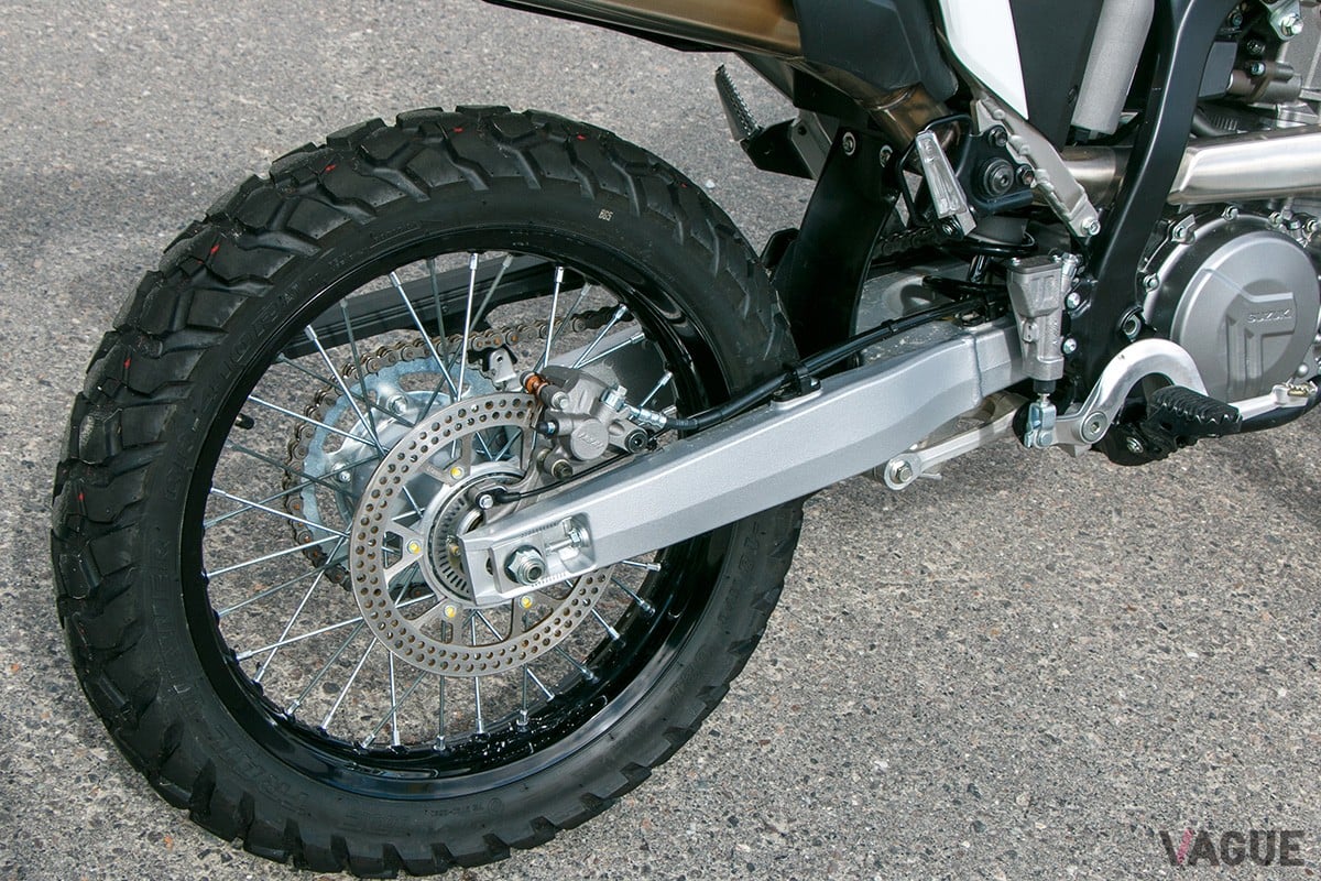 スズキ「DR-Z4S」