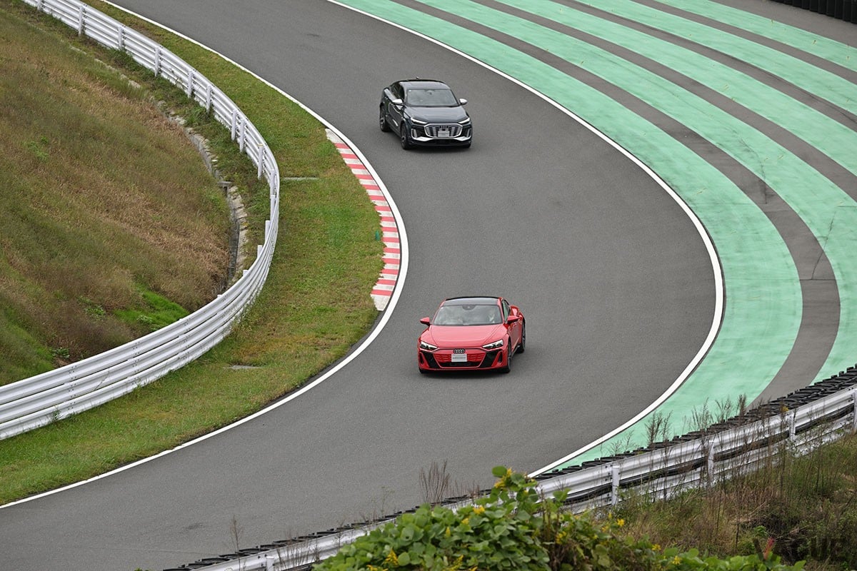 アウディ主催のイベント「Audi e-tron GT Dynamic Driving Experience」のワンシーン