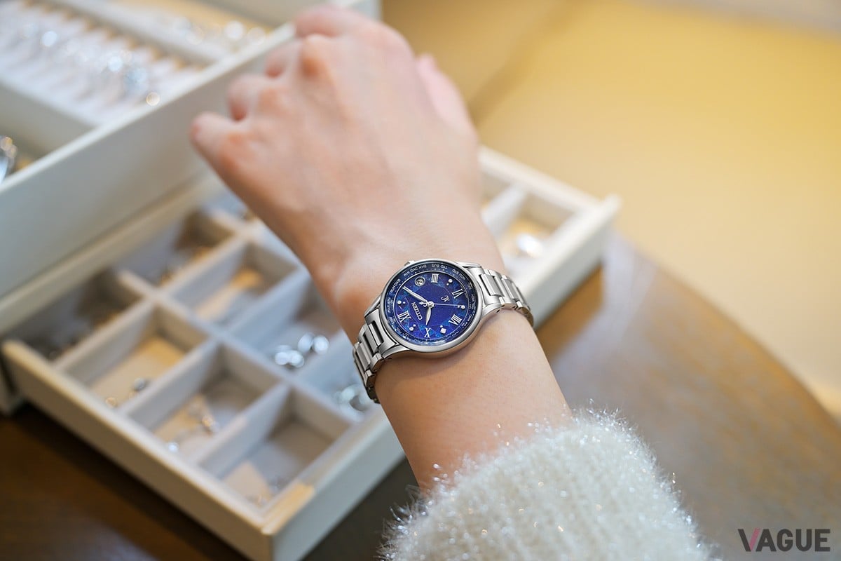 定期的な電池交換や時刻合わせ不要で使えるエコ・ドライブ電波時計はデイリーユースにぴったり。パートナーとのさりげないリンクコーデが楽しめる