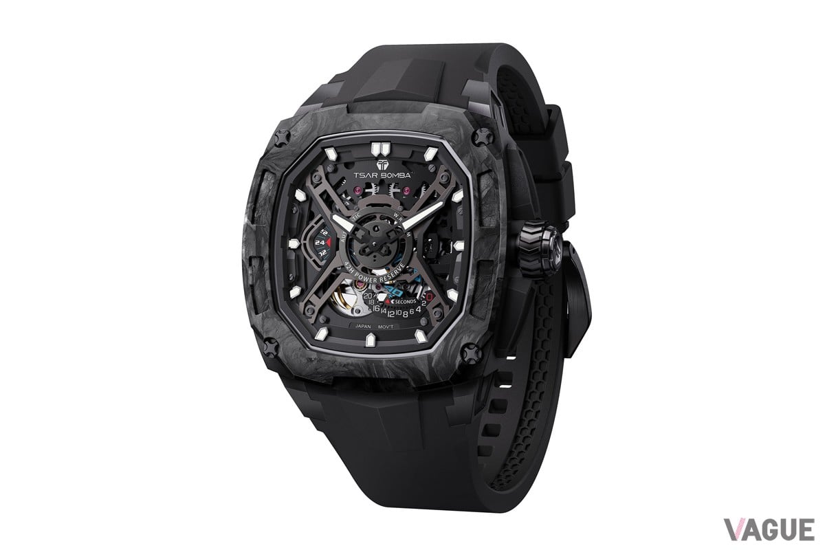 ホワイトのインデックスや針が際立つブラック