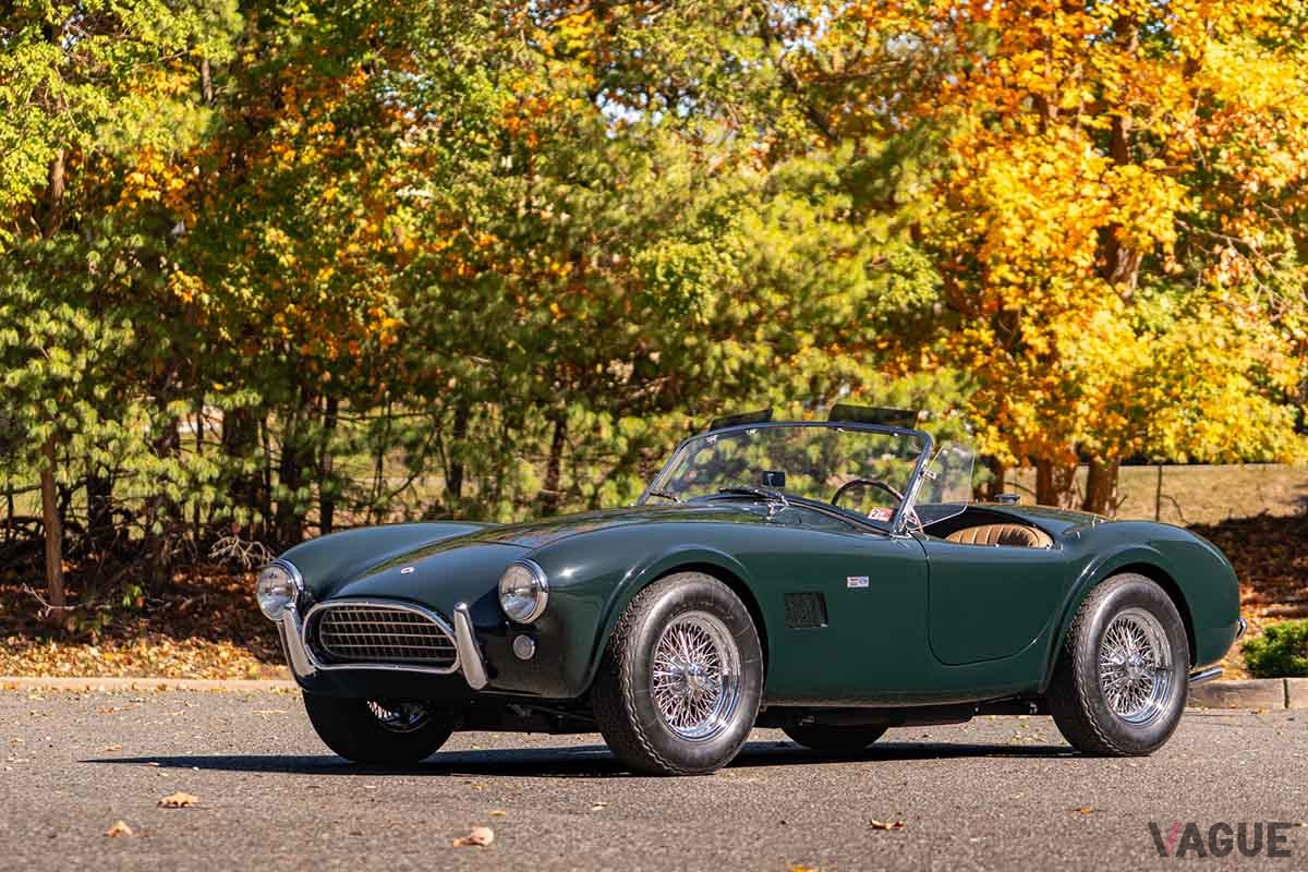 オークションに出品予定の1964年式シェルビー「289コブラ」Motorcar Studios(c)2025　Courtesy of RM Sotheby's