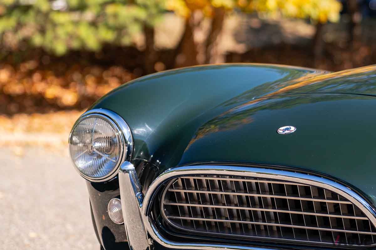 オークションに出品予定の1964年式シェルビー「289コブラ」Motorcar Studios(c)2025　Courtesy of RM Sotheby's