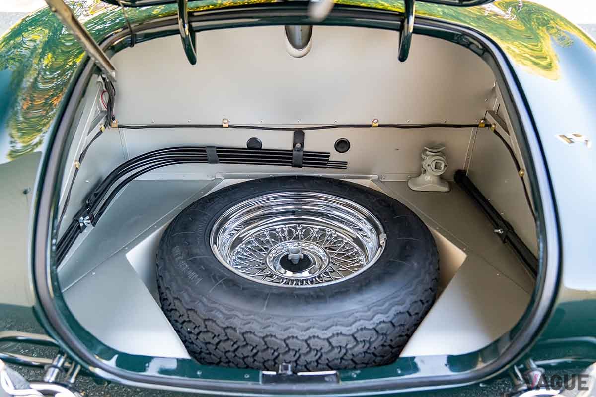 オークションに出品予定の1964年式シェルビー「289コブラ」Motorcar Studios(c)2025　Courtesy of RM Sotheby's