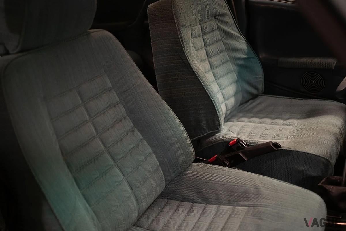 オークションに登場、落札された1981年式シトロエン「CXリムジン」