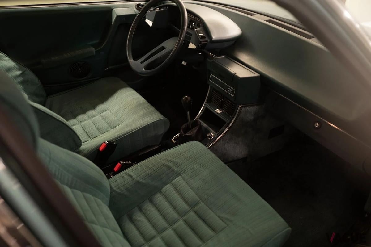 オークションに登場、落札された1981年式シトロエン「CXリムジン」