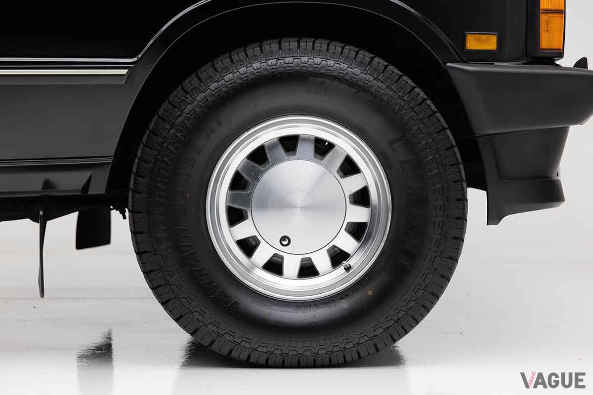 オークションに出品予定の1992年型のレンジローバー「シャモア」(c)2025 Courtesy of RM Sotheby's