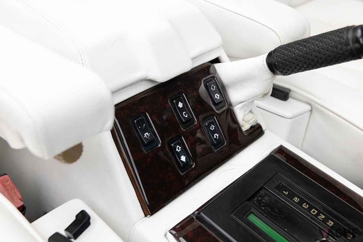 オークションに出品予定の1992年型のレンジローバー「シャモア」(c)2025 Courtesy of RM Sotheby's