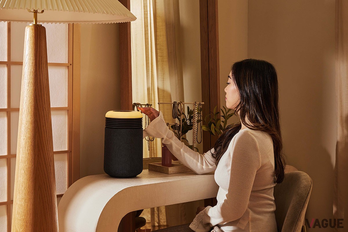 「DreamWell Humidifier H38i」「Mini Restful 空気清浄機 and Sunrise Clock SC9i」組み合わせ例。同一カラーで揃えることで室内が洗練された印象に
