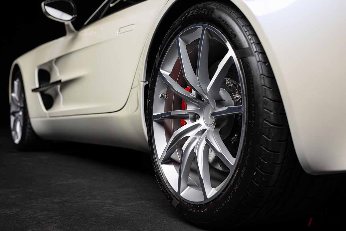 オークションに出品される予定の2010年式アストンマーティン「One−77」Neil Fraser(c)2025 Courtesy of RM Sotheby's