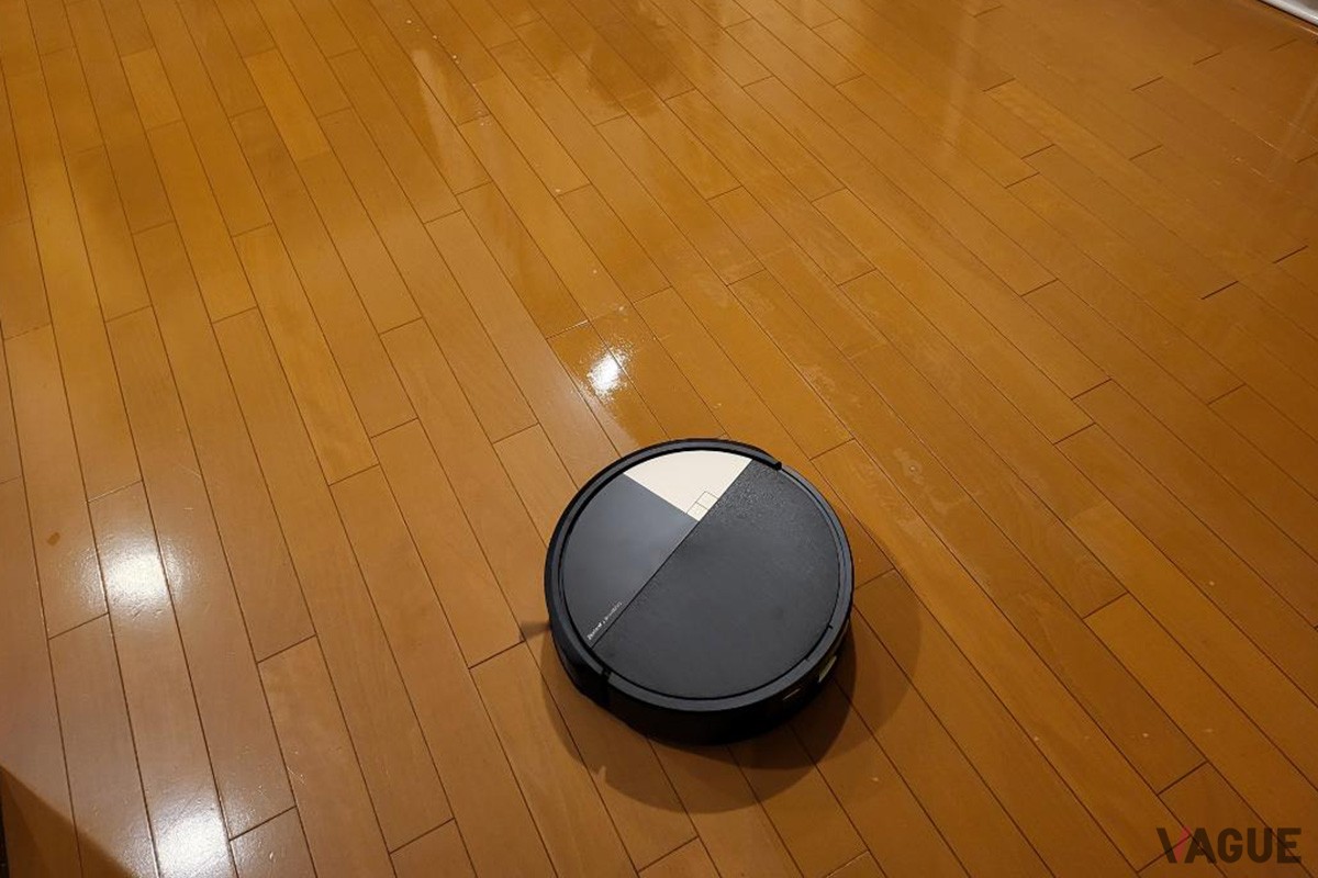 筆者の自宅でも週に1，2回決まった時間にルンバが動くことで、床に余計なモノを置かなくなった