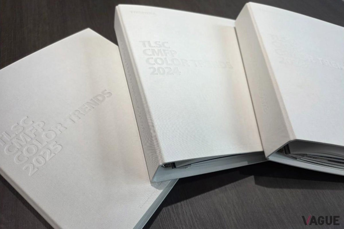 社内でデザイナーたちが東芝ライフスタイルのデザイントーンを共有するために、ブックを毎年作っているのがユニークだ